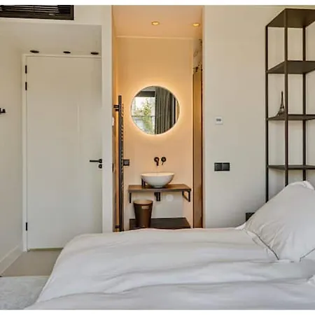 Βίλα Luxurious Coastal Escape With Private Pool In *
