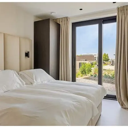 Luxurious Coastal Escape With Private Pool In Βίλα De Haan